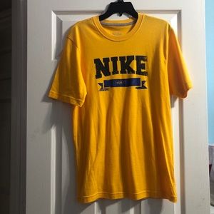 Men’s Nike Gold / Yellow Tshirt Small